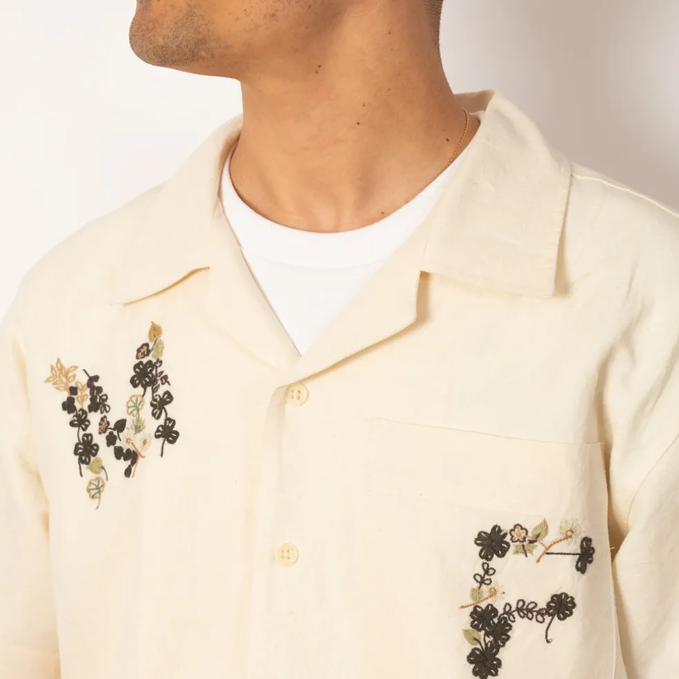 Greetings Shirt - Ecru Clover